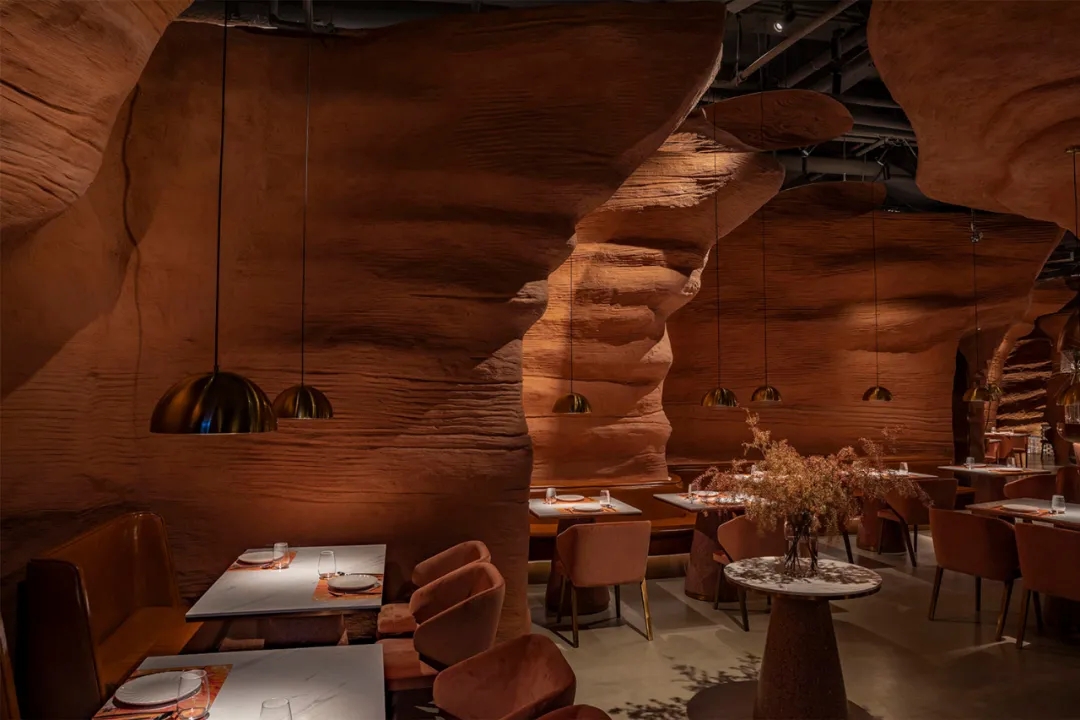 饮品深圳餐饮空间设计，让你穿梭在原始峡谷之中