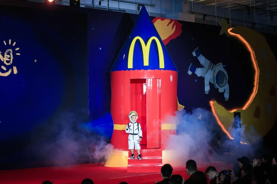 饮品麦当劳中国为孩子“点亮梦想”，带你上天！